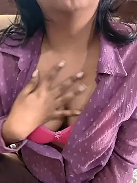 Snapshot of Kinky_Aleena chatting on 11/19/25, 08:03 Kinky Aleena online show from 11/19/25, 08:03