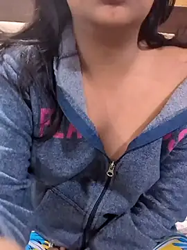 Snapshot of Kinky_Aleena chatting on 11/29/25, 09:18 Kinky Aleena online show from 11/29/25, 09:18