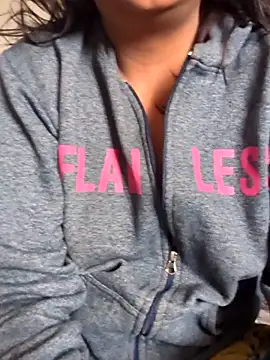 Snapshot of Kinky_Aleena chatting on 12/01/25, 03:22 Kinky Aleena online show from 12/01/25, 03:22