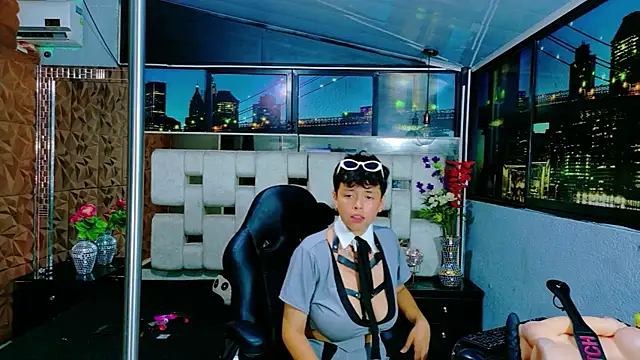 lunabustygirl online show from 11/28/25, 02:36