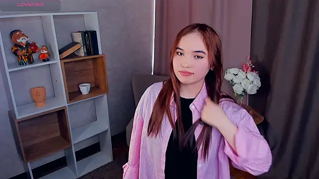 Snapshot of BetseyLaszlo chatting on 11/18/25, 07:35 BetseyLaszlo online show from 11/18/25, 07:35