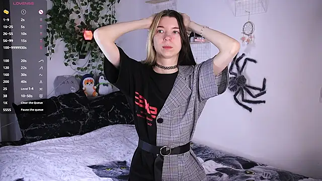 Snapshot of Emmie_shy chatting on 11/23/25, 02:50 Emmie shy online show from 11/23/25, 02:50