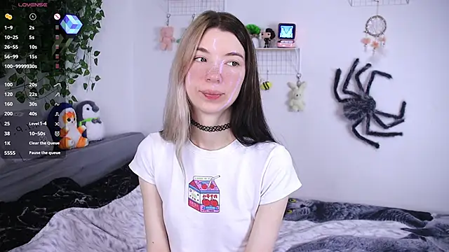 Snapshot of Emmie_shy chatting on 12/19/25, 11:50 Emmie shy online show from 12/19/25, 11:50