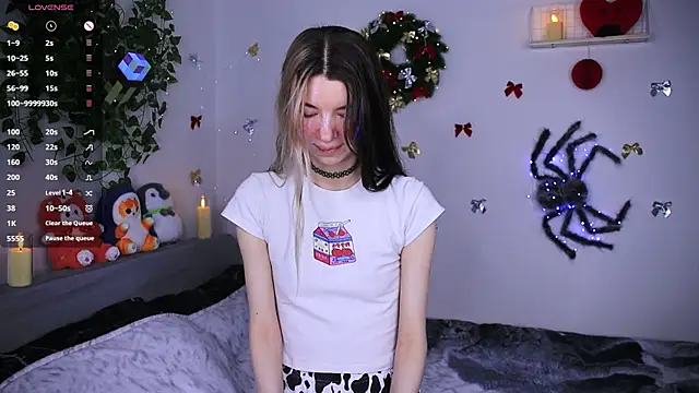 Snapshot of Emmie_shy chatting on 12/21/25, 11:17 Emmie shy online show from 12/21/25, 11:17