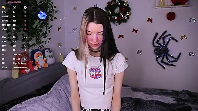 Snapshot of Emmie_shy chatting on 01/11/26, 11:37 Emmie shy online show from 01/11/26, 11:37