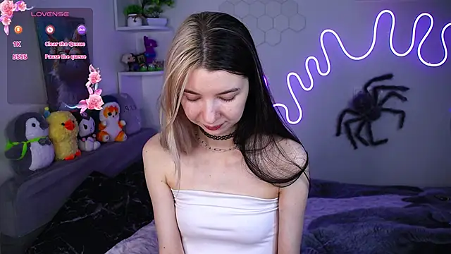 Emmie shy online show from 04/28/26, 08:47