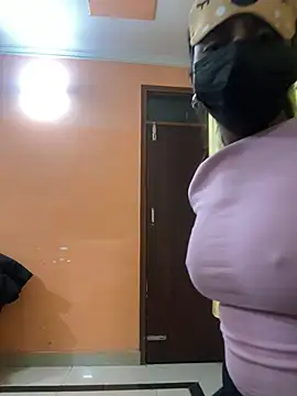 Snapshot of sexyayeshadesi chatting on 01/09/26, 07:04 sexyayeshadesi online show from 01/09/26, 07:04