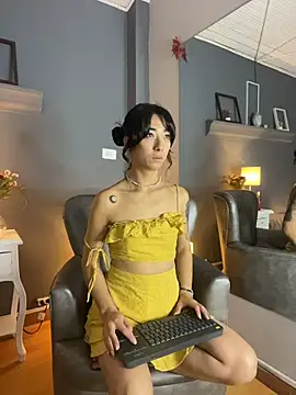 Snapshot of AmbarOishi__ chatting on 12/15/25, 01:59 AmbarOishi online show from 12/15/25, 01:59