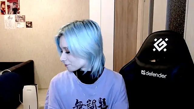 Snapshot of SophiaLur chatting on 11/16/25, 04:23 SophiaLur online show from 11/16/25, 04:23