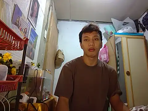 Snapshot of newgys chatting on 03/11/26, 08:42 newgys online show from 03/11/26, 08:42