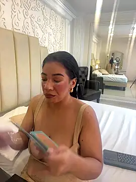 IvannaClaire online show from 12/17/25, 12:33