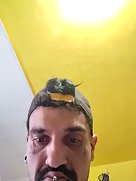 Snapshot of xxxbananaboy chatting on 11/17/25, 09:09 xxxbananaboy online show from 11/17/25, 09:09