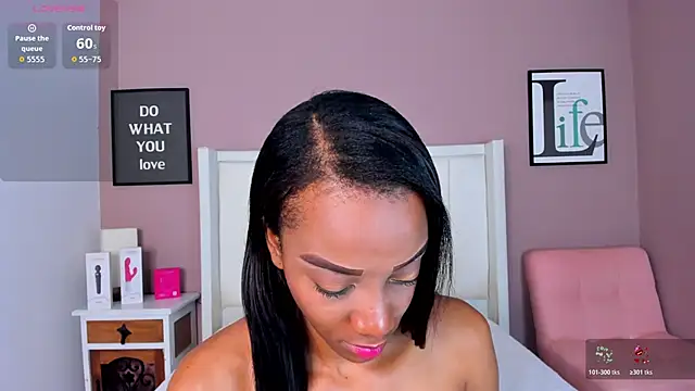 SandyAdaeze online show from 12/04/25, 12:03