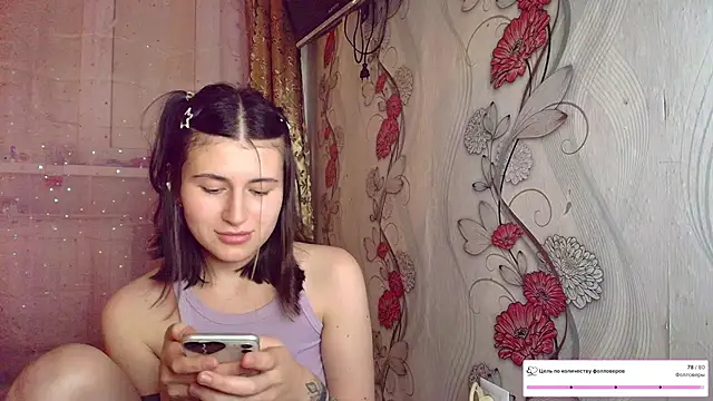 Snapshot of KristinaScott chatting on 12/04/25, 05:43 KristinaScott online show from 12/04/25, 05:43