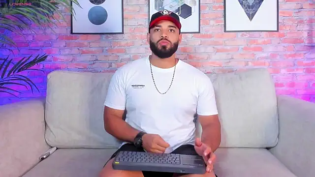 Snapshot of Chris_Varden chatting on 12/02/25, 07:20 Chris Varden online show from 12/02/25, 07:20