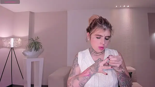 CarlaBrunni online show from 12/22/25, 12:35