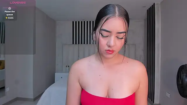 Snapshot of SophieLanne chatting on 11/30/25, 11:31 SophieLanne online show from 11/30/25, 11:31