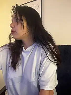 LaraDanverss online show from 04/02/26, 10:40