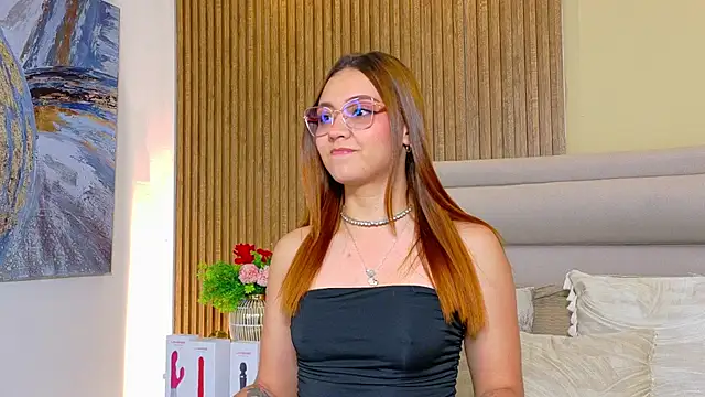 Snapshot of LondraBlush chatting on 07/02/26, 01:06 LondraBlush online show from 07/02/26, 01:06