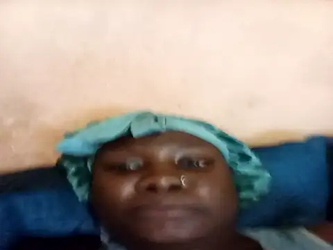 Snapshot of Kitty086 chatting on 11/15/25, 12:02 Kitty086 online show from 11/15/25, 12:02