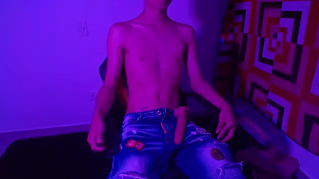 Snapshot of Andre_81q chatting on 11/20/25, 01:50 Andre 81q online show from 11/20/25, 01:50