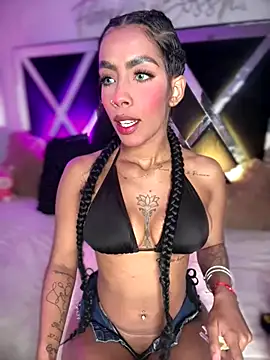 Snapshot of Fiorella_Bossh_ chatting on 11/17/25, 06:57 Fiorella Bossh online show from 11/17/25, 06:57