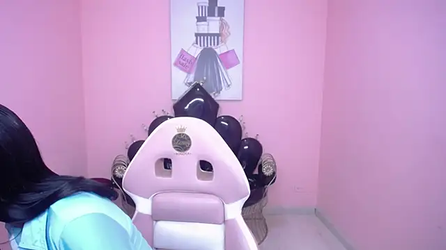 Snapshot of Milu_carbajal_x chatting on 11/14/25, 11:24 Milu carbajal x online show from 11/14/25, 11:24