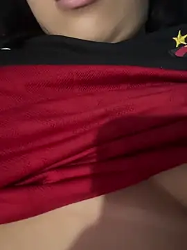 Snapshot of Larissa_xxe chatting on 11/29/25, 01:19 Larissa xxe online show from 11/29/25, 01:19