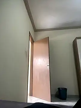 Snapshot of Larissa_xxe chatting on 12/16/25, 01:49 Larissa xxe online show from 12/16/25, 01:49