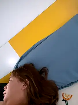 yiyi0316 online show from 12/02/25, 06:08