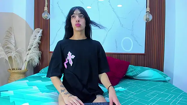 Snapshot of Loversinfire2 chatting on 12/04/25, 08:28 Loversinfire2 online show from 12/04/25, 08:28