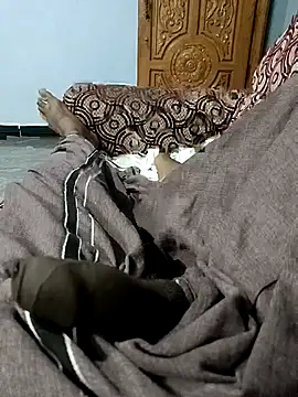 Snapshot of spermc chatting on 11/24/25, 01:22 spermc online show from 11/24/25, 01:22