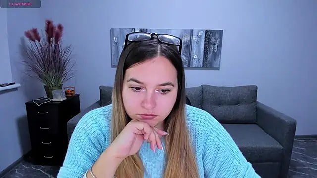 Maria Bond online show from 12/01/25, 06:40