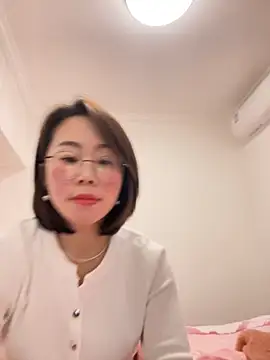 Snapshot of xiaoling2358 chatting on 12/04/25, 02:37 xiaoling2358 online show from 12/04/25, 02:37