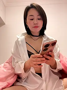 Snapshot of xiaoling2358 chatting on 12/21/25, 02:35 xiaoling2358 online show from 12/21/25, 02:35