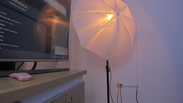 BWW-CINDY11 online show from 11/21/25, 07:12