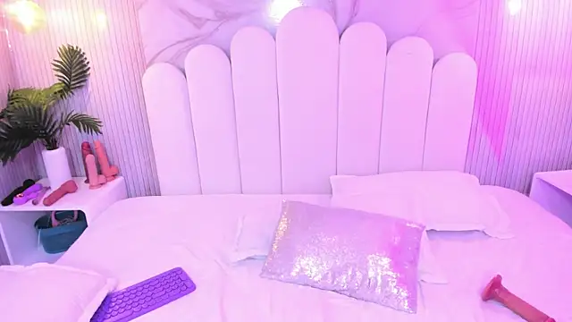 Kendall curves online show from 07/13/26, 01:41