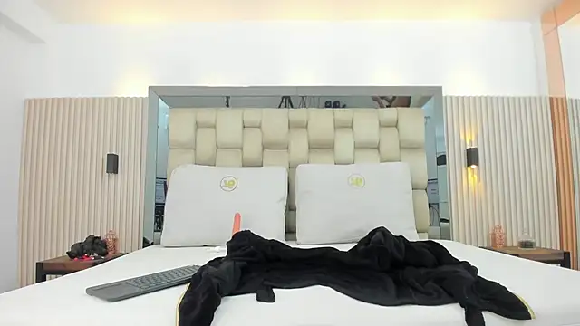 Snapshot of noah_pariss chatting on 12/04/25, 11:19 noah pariss online show from 12/04/25, 11:19