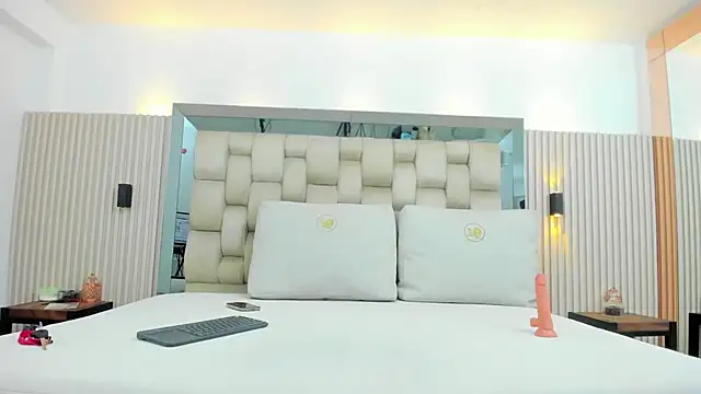 Snapshot of noah_pariss chatting on 12/22/25, 11:29 noah pariss online show from 12/22/25, 11:29