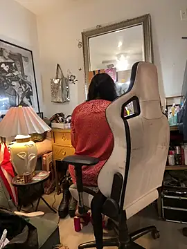 Motherbigbus online show from 12/18/25, 01:33