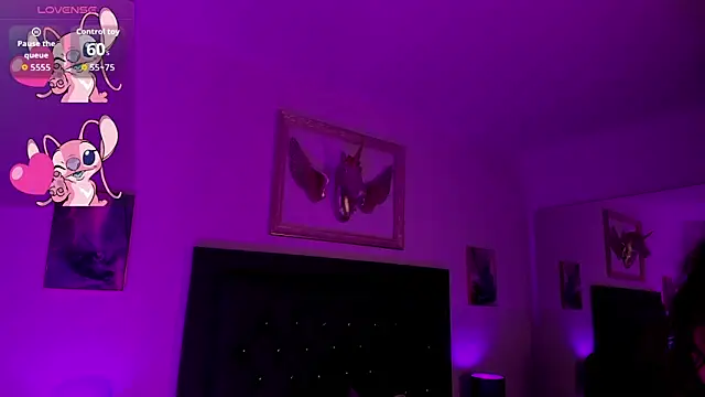 Snapshot of emy_ross_ chatting on 11/24/25, 07:46 emy ross online show from 11/24/25, 07:46