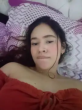 Snapshot of emy_ross_ chatting on 12/15/25, 12:26 emy ross online show from 12/15/25, 12:26