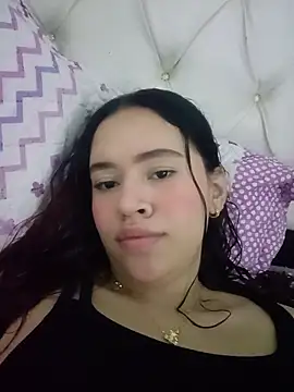 Snapshot of emy_ross_ chatting on 12/17/25, 11:00 emy ross online show from 12/17/25, 11:00