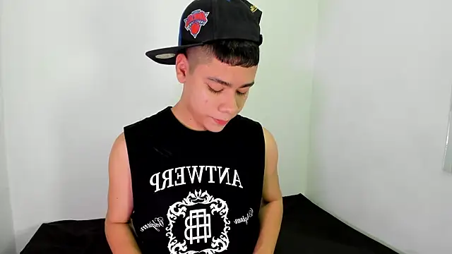 Lucastorrez01 online show from 03/17/26, 07:39