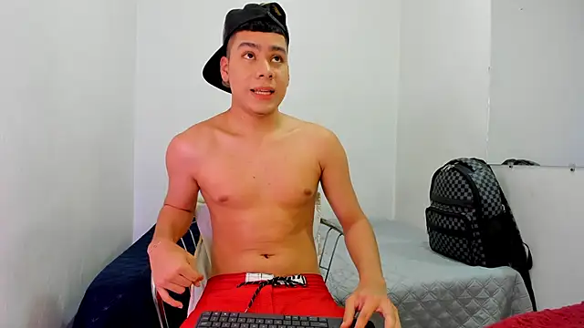Snapshot of Lucastorrez01 chatting on 06/11/26, 11:14 Lucastorrez01 online show from 06/11/26, 11:14