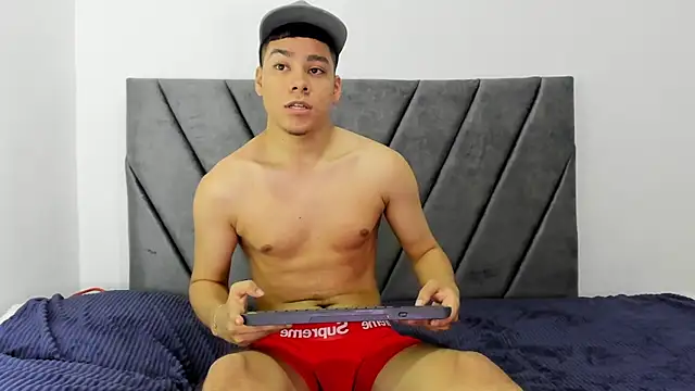 Snapshot of Lucastorrez01 chatting on 07/16/26, 10:38 Lucastorrez01 online show from 07/16/26, 10:38