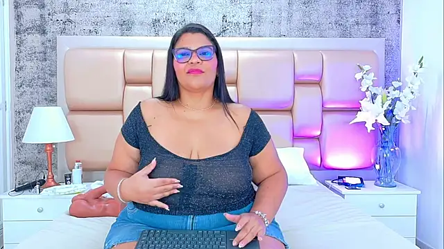 Snapshot of SelennaCooper chatting on 12/05/25, 11:41 SelennaCooper online show from 12/05/25, 11:41