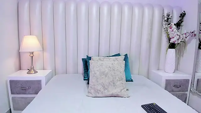 MiaWelkin  online show from 11/26/25, 10:49