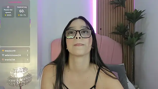 zoe quinn7 online show from 12/14/25, 08:13