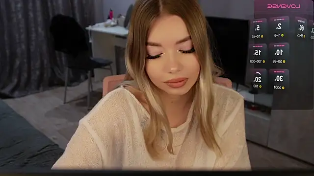 Snapshot of maymaymaymayy chatting on 11/17/25, 01:33 maymaymaymayy online show from 11/17/25, 01:33